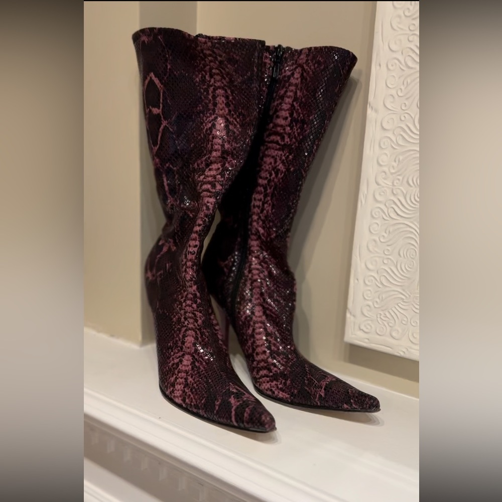 Bebe Purple Skakeskin Pointed Toe Boots Size 9 M